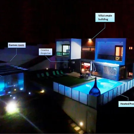 Villa I U *