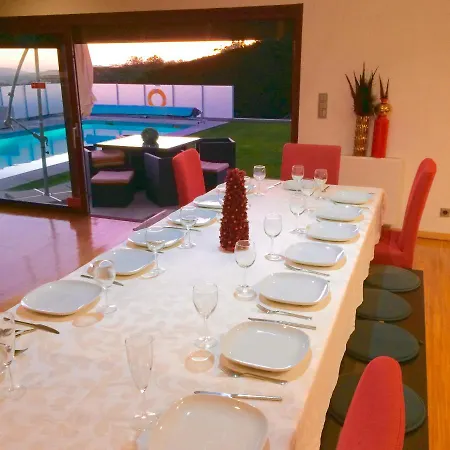 Villa I U *