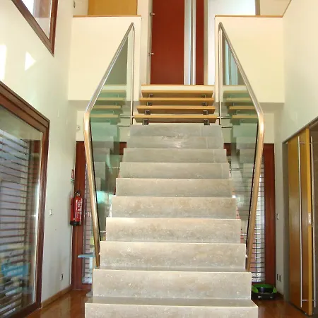Villa I U *